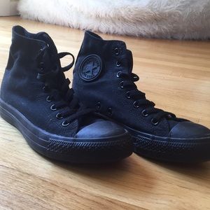 ALL BLACK HIGHTOP CHUCK TAYLOR CONVERSE